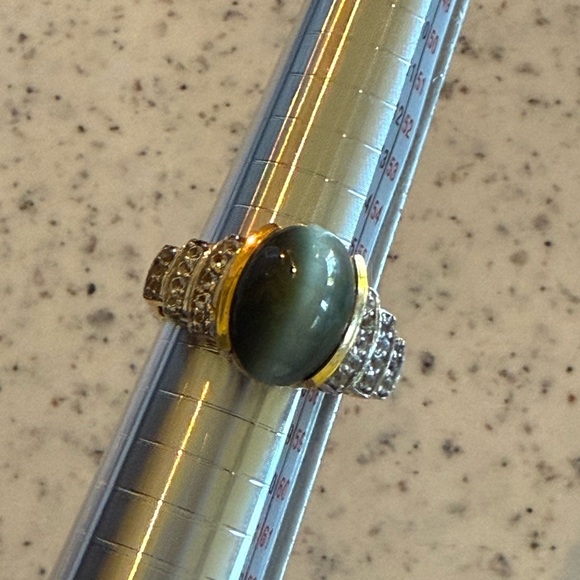 Vintage 925 Gold-Tone Sterling Ring Size 8 Green Cat’s Eye Cabochon - Picture 7 of 7
